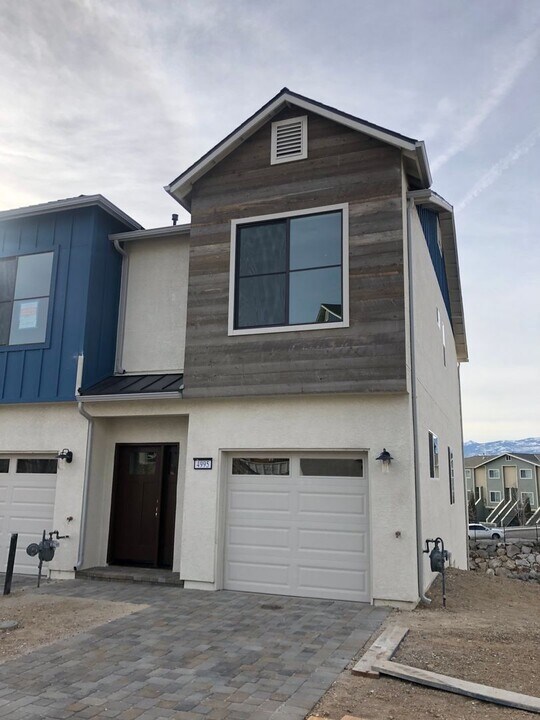 4995 Ronald Stephen Cir in Reno, NV - Building Photo