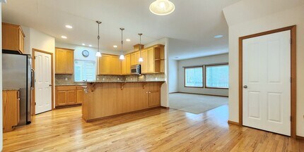 7332 Olympic Dr in Everett, WA - Building Photo - Building Photo