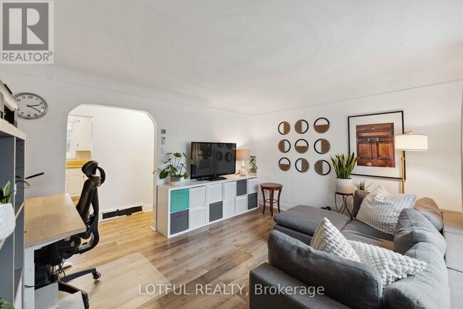 2427 Ave du Chasseur in Ottawa, ON - Building Photo - Building Photo