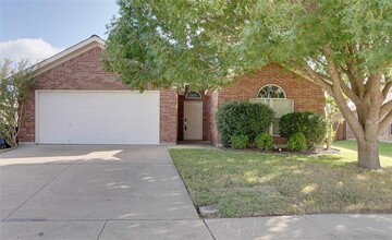 12221 Rolling Ridge Dr in Burleson, TX - Foto de edificio - Building Photo