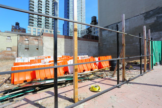 511-525 W 36th St in New York, NY - Building Photo - Building Photo