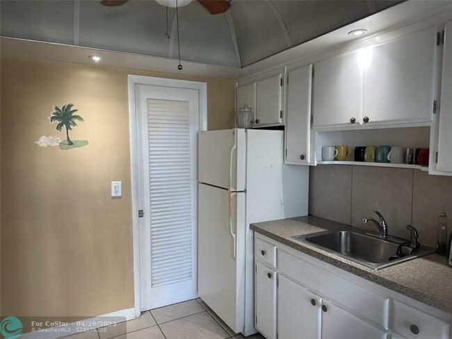 property at 3204 Colony Club Rd