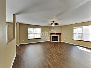 977 Dorothy Dr in Greenfield, IN - Foto de edificio - Building Photo