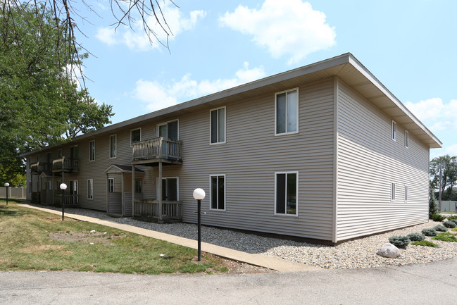 Southwest Apartments in Champaign, IL - Foto de edificio - Building Photo