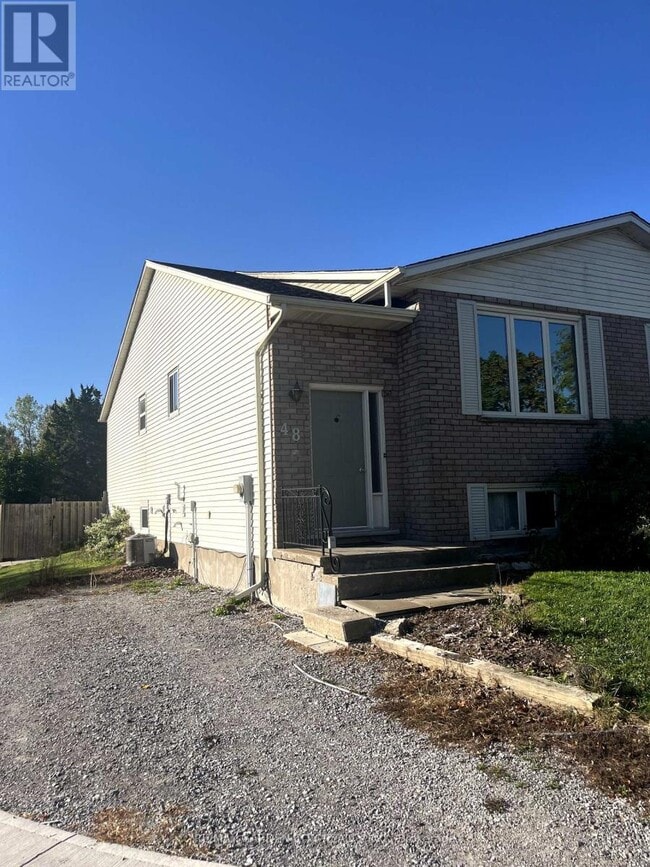 48 Rainbow Ct in Welland, ON - Building Photo - Building Photo