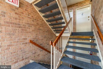 18802 Walkers Choice Rd in Montgomery Village, MD - Building Photo - Building Photo