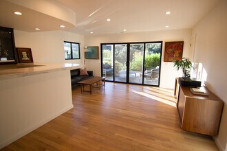 1310 J Lee Cir in Glendale, CA - Building Photo - Building Photo