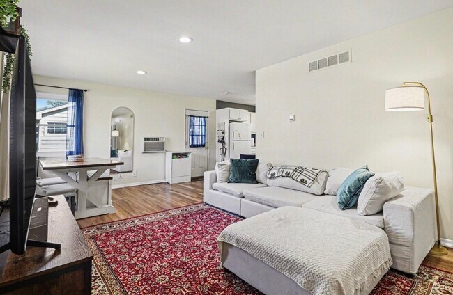 133 W Hughes St in Marshall, MI - Building Photo - Building Photo