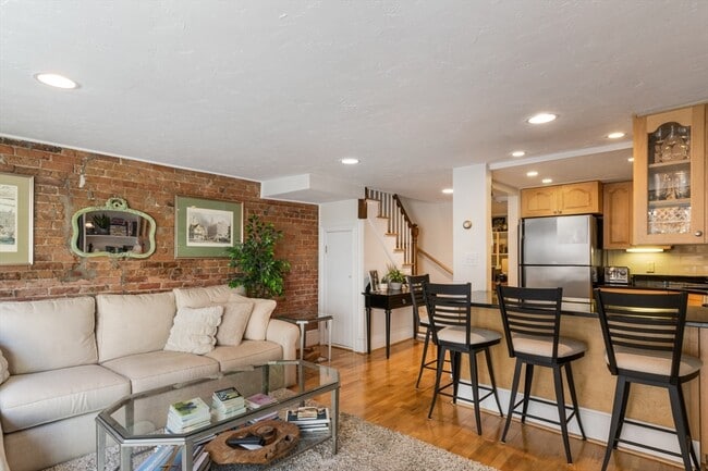 property at 18 Dartmouth Pl