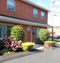 Rosewood Park Apartments in Elyria, OH - Building Photo