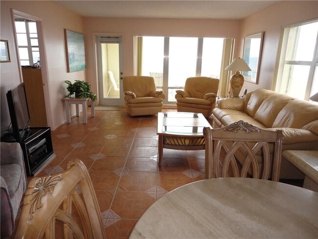 750 N Ocean Blvd in Pompano Beach, FL - Building Photo - Building Photo