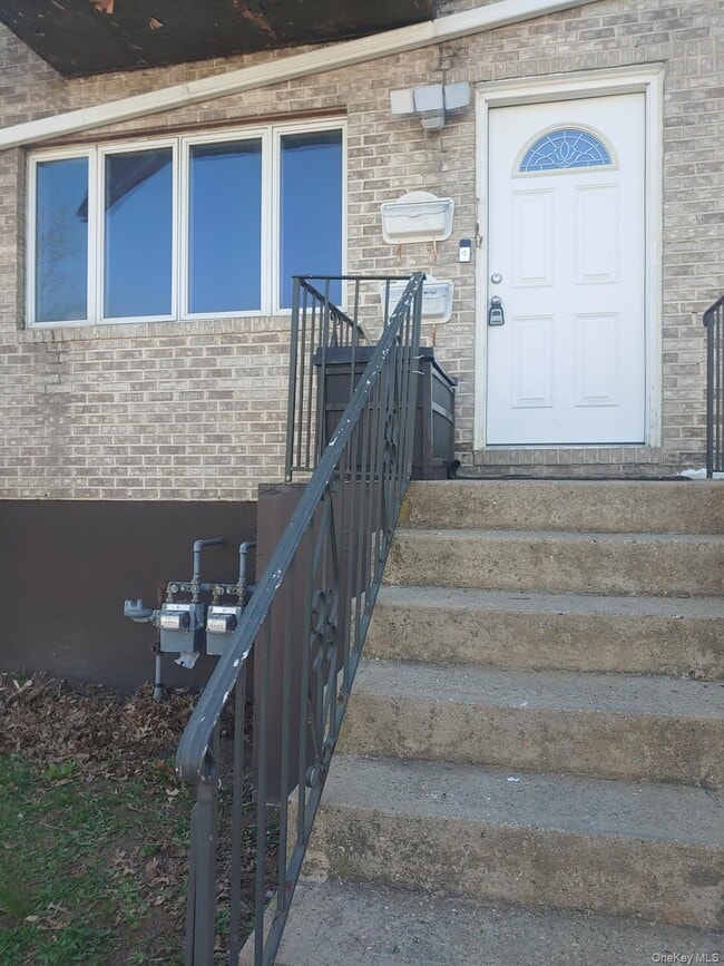 81-12 Commonwealth Blvd in Queens, NY - Building Photo - Building Photo