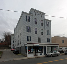 937 S Main St in Waterbury, CT - Building Photo - Building Photo