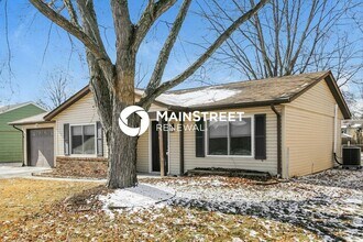 728 Holiday Dr in Fortville, IN - Building Photo - Building Photo