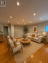 1175 Pinegrove Rd in Oakville, ON - Building Photo