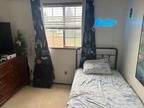 520 NW Lateen St in Oak Harbor, WA - Foto de edificio - Building Photo