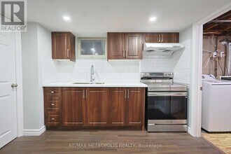 23 Mountland Dr in Toronto, ON - Building Photo - Building Photo