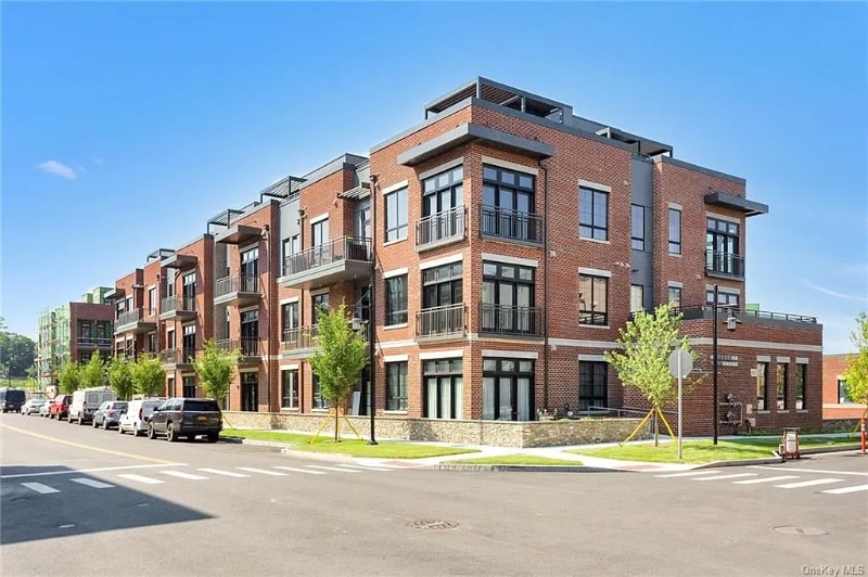 102 Legend Dr in Sleepy Hollow, NY - Building Photo