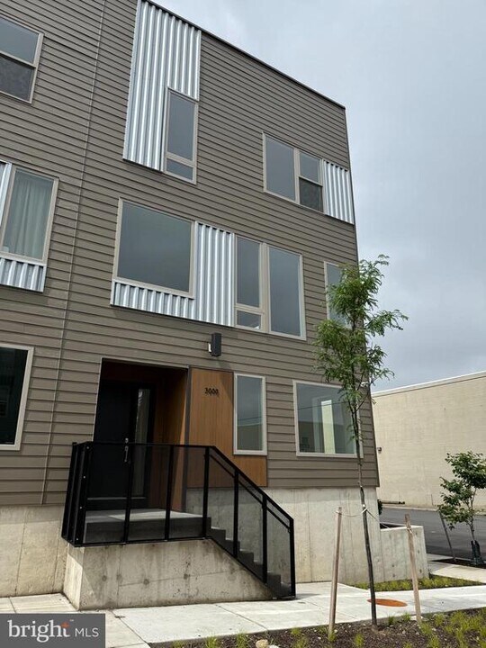 3000 Riseview Ln in Philadelphia, PA - Building Photo
