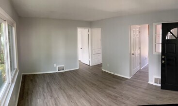 500 W Lakewood Ave in Peoria, IL - Building Photo - Building Photo