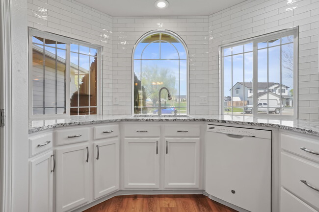 property at 979 Peregrine Dr