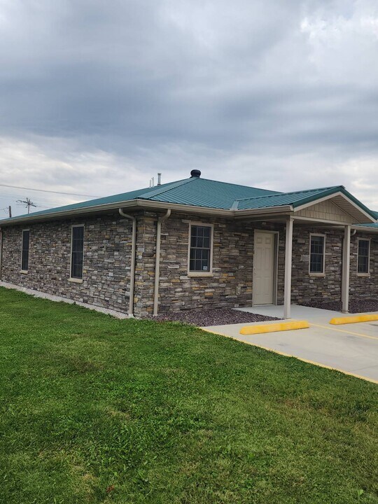 109 S Washington St in Dale, IN - Building Photo
