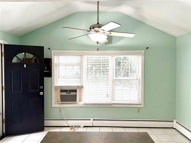 99 Marlborough St in East Greenwich, RI - Building Photo - Building Photo