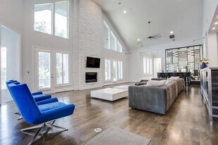 6319 Turner Way in Dallas, TX - Building Photo