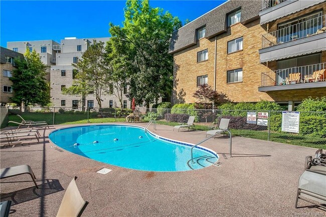 property at 1323 Queens Rd