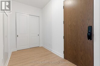 3240 William Coltson Ave in Oakville, ON - Building Photo - Building Photo