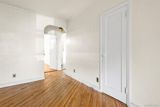 67-12 Selfridge St in Queens, NY - Building Photo - Building Photo