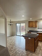 2346 Stonefield Way in Medford, OR - Foto de edificio - Building Photo