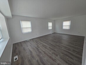 14 East Ct in Willingboro, NJ - Building Photo - Building Photo