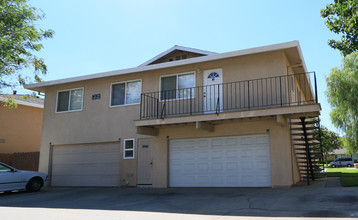 2125 Chrysler Dr in Modesto, CA - Building Photo - Building Photo