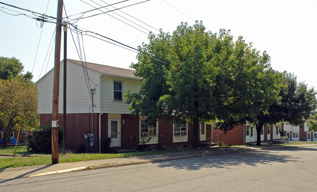 Homecrest Manor Apartments in Parkersburg, WV - Foto de edificio - Building Photo