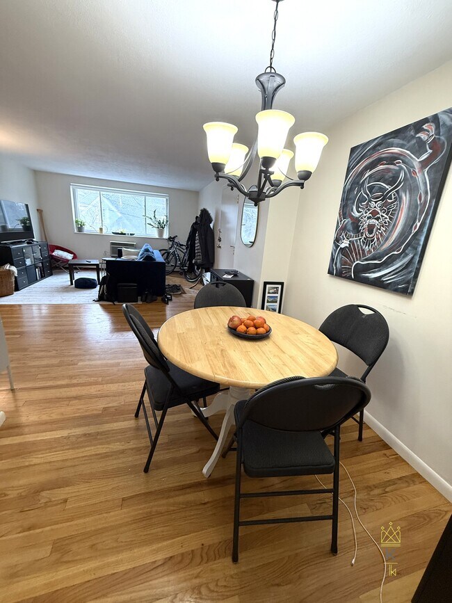 81 Green St, Unit 46 in Brookline, MA - Foto de edificio - Building Photo