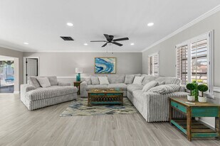 3921 Americana Dr in Tampa, FL - Building Photo