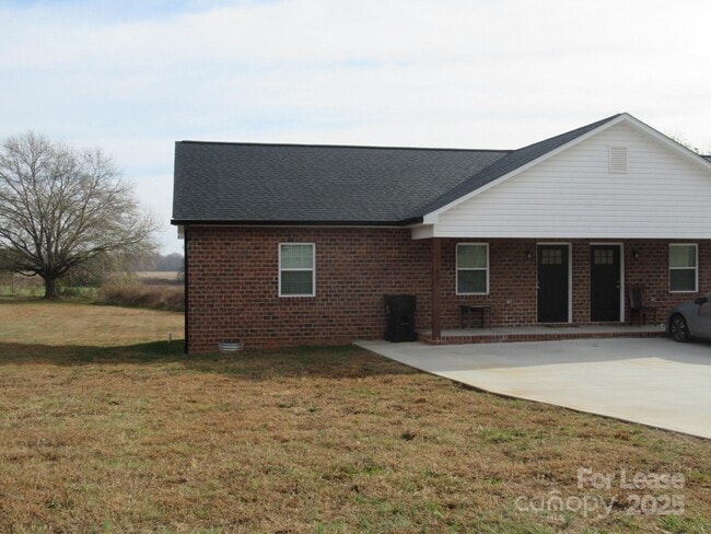 143 Glen-Gar Dr in Lincolnton, NC - Foto de edificio - Building Photo