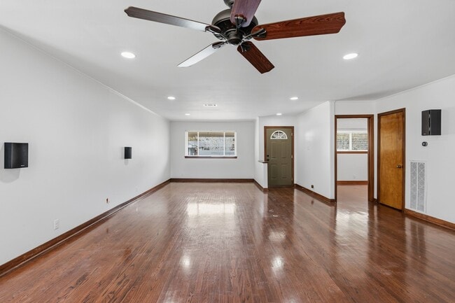 property at 5307 Poinciana Dr