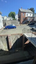 202 E Main St, Unit #2 in Marlborough, MA - Foto de edificio - Building Photo