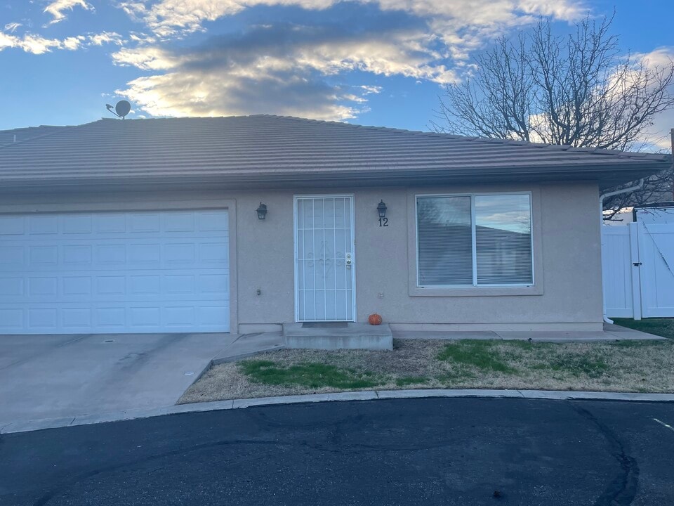 258 S 200 W in Saint George, UT - Building Photo