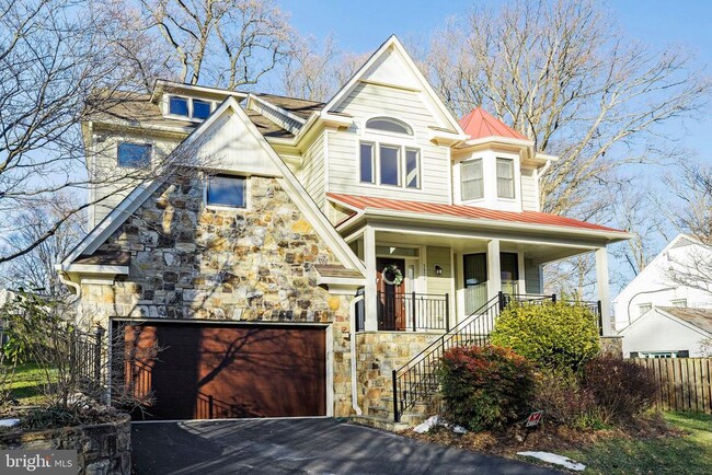 5922 Chesterbrook Rd in McLean, VA - Building Photo - Building Photo