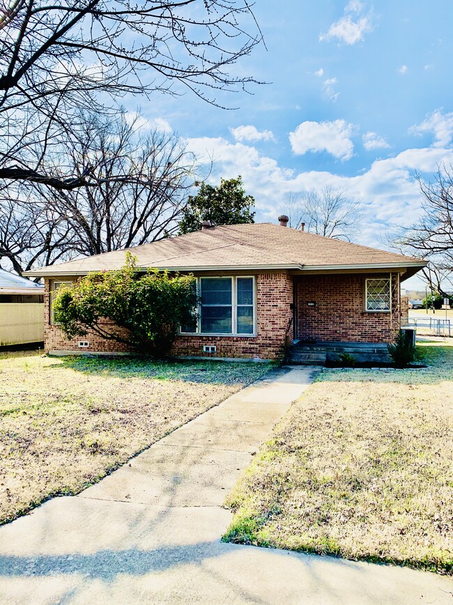 226 Tolbert Ave in Sherman, TX - Building Photo - Building Photo
