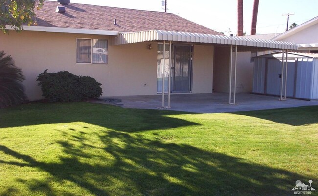 42280 Kansas St in Palm Desert, CA - Foto de edificio - Building Photo