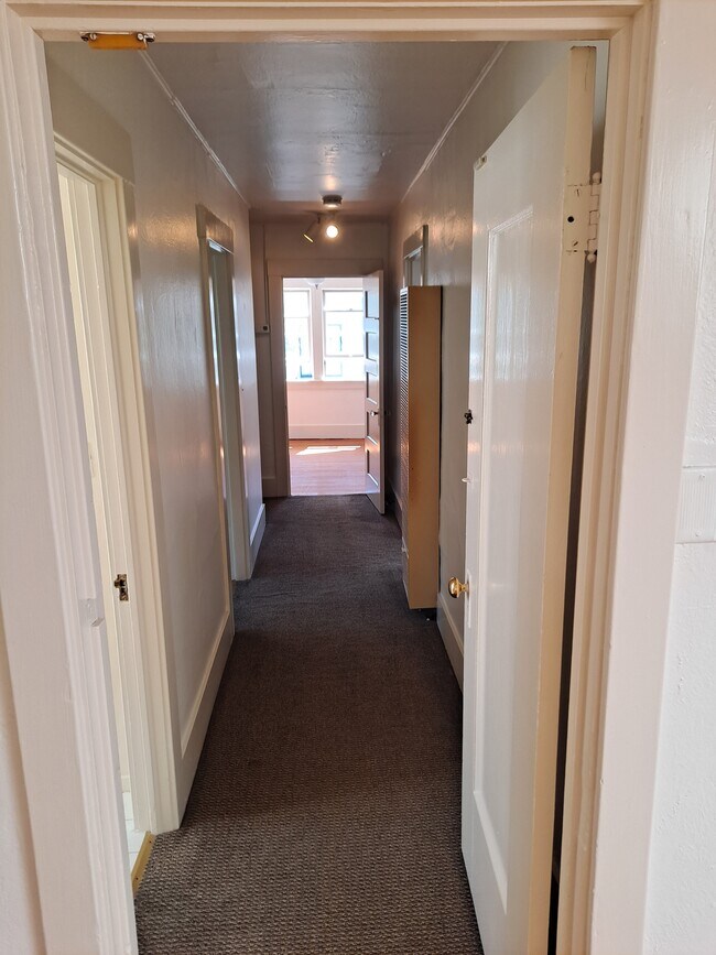 1050 Elbert St, Unit glenview in Oakland, CA - Foto de edificio - Building Photo
