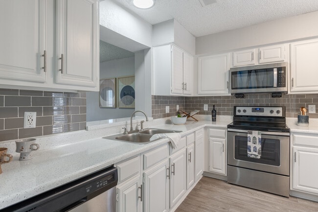 Las Colinas Heights in Irving, TX - Foto de edificio - Interior Photo