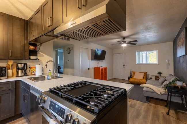 3210 Northeast Dr in Austin, TX - Building Photo - Building Photo