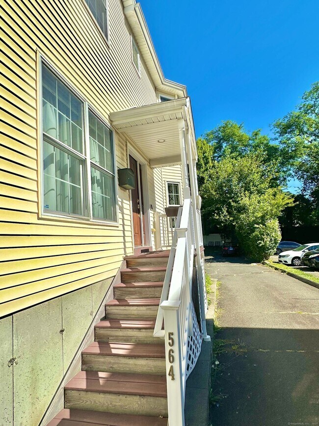 564 Black Rock Tpke