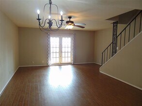 215 Postoffice St in Galveston, TX - Foto de edificio - Building Photo