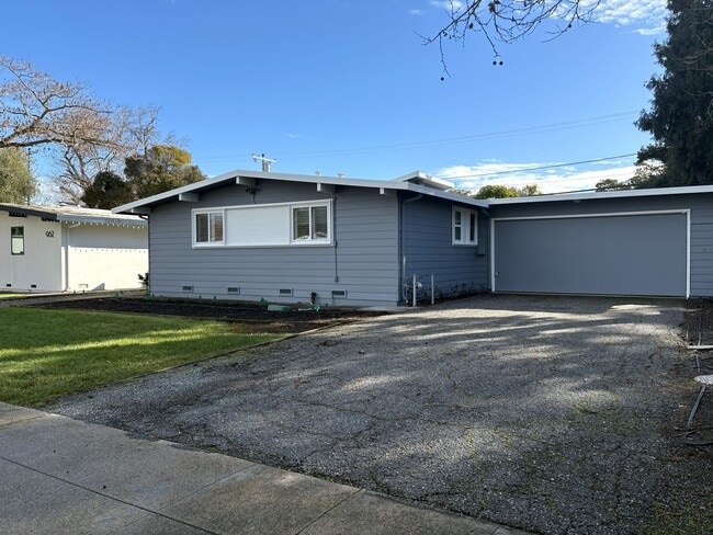 954 Celia Dr in Palo Alto, CA - Building Photo - Building Photo